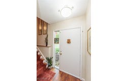 5507 Meadow Wood Boulevard, Lyndhurst, OH 44124