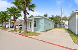 173 Oasis Cir, Rockport, TX 78382