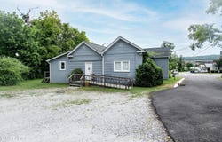 400 N Main St, Clinton, TN 37716