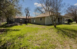 302 E Crockett St, Luling, TX 78648