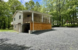 439 Gold Finch Road, Bushkill, PA 18324