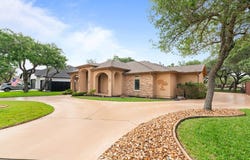 208 Forest Hills, ROCKPORT, TX 78382