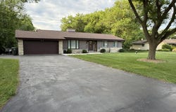 19330 W Hillcrest Dr, New Berlin, WI 53146