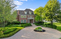 92 Hawthorne Road, Barrington Hills, IL 60010