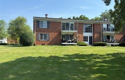 458 Fox Hills Drive N, Bloomfield, MI 48304