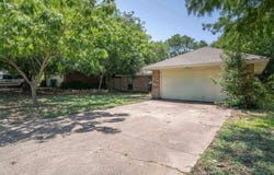 204 Oak Meadow Lane, Cedar Hill, TX 75104