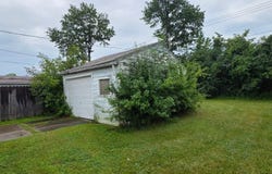 16 Riverdale Drive, Grand Island, NY 14072