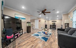 300  W Dutch  AVE, Sallisaw, OK 74955