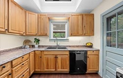 39 Mashapaug Rd, Sturbridge, MA 01566