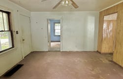 8 Dixie Drive, Anderson, IN 46016