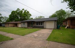 2206 N Shannon Street, Sherman, TX 75092