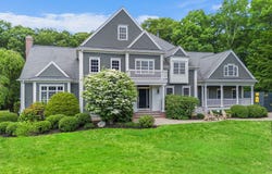 16 Kingsbury Dr, Holliston, MA 01746