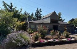 892 S 55TH PL, Springfield, OR 97478