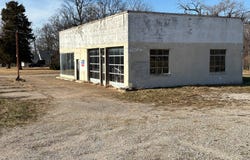 1005 Millcreek Rd, Lebanon, MO 65536