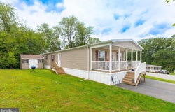 24 LYLE CIRCLE, YORK, PA 17402