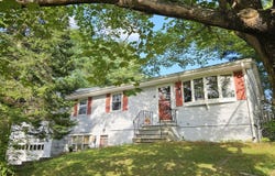 9 Meadow Lane, Lewiston, ME 04240