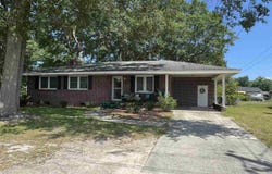 1124 N 4th Avenue, Dillon, SC 29536