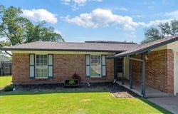 2631 Kingsbury Avenue, Richland Hills, TX 76118