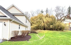 100 Westminster Dr, Ross Twp, PA 15229