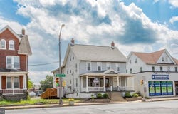 400 & 402 W BROAD STREET, QUAKERTOWN, PA 18951