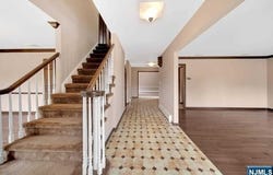 23 Bohnert Place, Waldwick, NJ 07463