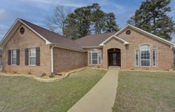 122 Corley Circle, Wake Village, TX 75501