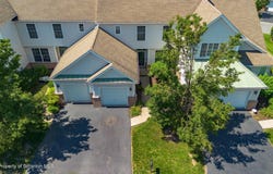 2103 Robinson Close, Moosic, PA 18507