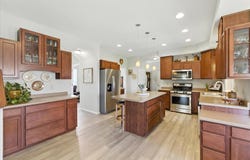 4712 W Woodward Dr, Franklin, WI 53132