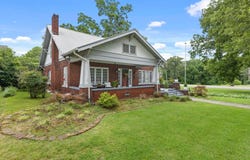907 Montgomery Ave, Sheffield, AL 35660