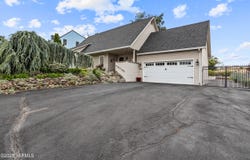 408 S 10th St, Selah, WA 98942