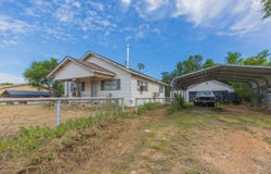 313 E 8th St, Lefors, TX 79054