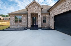 7922 Kanis Pines Drive, Little Rock, AR 72204-5095