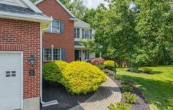 16 Callaway Circle, Colonie, NY 12211