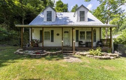 688 Saunders Hollow Road, Barboursville, WV 25504