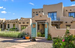 47 State Road 382, Ranchos de Taos, NM 87557