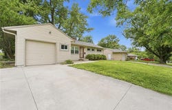 208 SW McClendon Drive, Lee's Summit, MO 64081