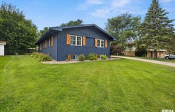5215 N SHERBROOK Avenue, Peoria, IL 61614