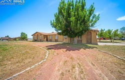 650 E Woodleaf Drive, Pueblo, CO 81007