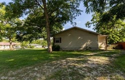 320 N 3rd Street, Chetopa, KS 67336