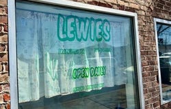 21 S LEHIGH AVENUE, FRACKVILLE, PA 17931