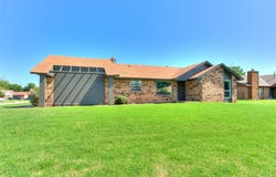 1025 hawthorne Drive, Midwest City, OK 73110