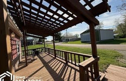 1410 E Ridge Drive, Brooklyn, IA 52211