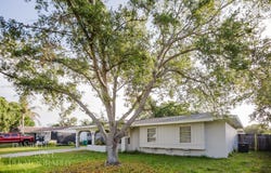 323 NE Midfield Ln, Port St. Lucie, FL 34983