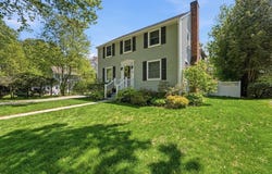 28 Saxon Rd, Worcester, MA 01602
