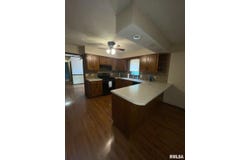1124 STEEPLECHASE Drive, Springfield, IL 62712