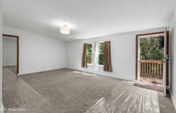 521 Poplar Ave, Jellico, TN 37762