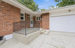 203 N Murphy Drive, Raymore, MO 64083