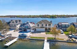 11732 N Sunrise Drive, Syracuse, IN 46567-8745