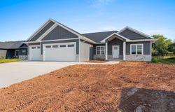 1594 PRAIRIE CLOVER Court, GREEN BAY, WI 54311