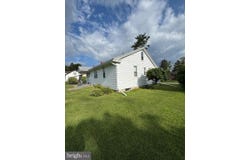 513 E CHESTNUT STREET, HEGINS, PA 17938